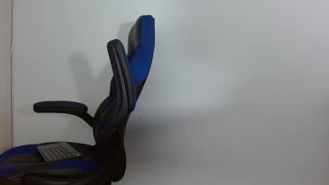 Snapshot of alejo_hot23 chatting on January 18, 4:10 pm David online show from January 18, 4:10 pm
