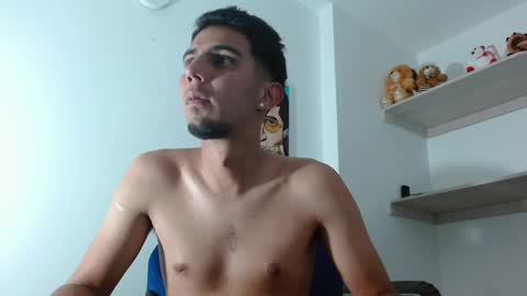 Snapshot of alejo_hot23 chatting on January 18, 3:35 am David online show from January 18, 3:35 am