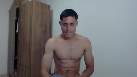 Snapshot of alejohots chatting on January 25, 5:18 am alejohots online show from January 25, 5:18 am