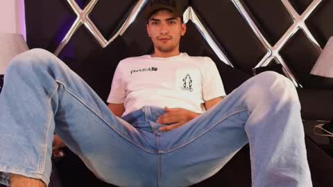 Alek online show from October 20, 8:57 pm