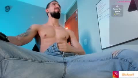 Snapshot of alessandro_dibellucci chatting on September 13, 10:22 pm Kciqu3 Independent model online show from September 13, 10:22 pm