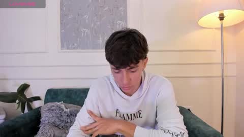 Snapshot of alessandro_dybala chatting on October 9, 12:21 pm Alessandro Dybala online show from October 9, 12:21 pm