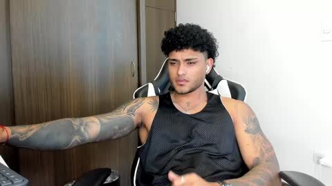 Snapshot of alessandro_vanni chatting on February 3, 7:10 pm Alessandro Vanni online show from February 3, 7:10 pm