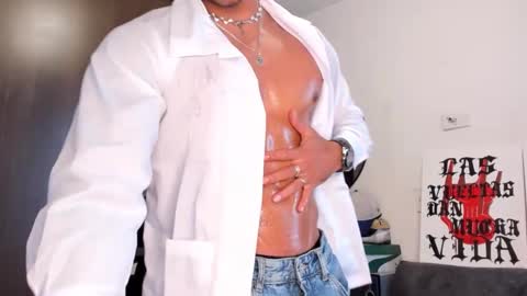 Snapshot of alessandro_vanni chatting on September 13, 6:53 pm Alessandro Vanni online show from September 13, 6:53 pm