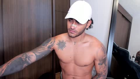 Snapshot of alessandro_vanni chatting on December 22, 3:22 pm Alessandro Vanni online show from December 22, 3:22 pm