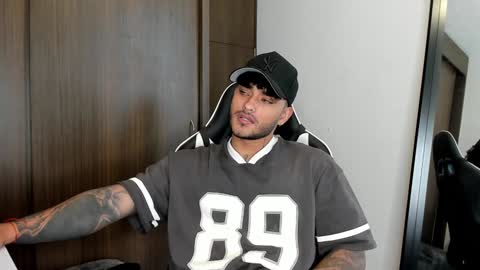 Snapshot of alessandro_vanni chatting on December 29, 3:24 pm Alessandro Vanni online show from December 29, 3:24 pm