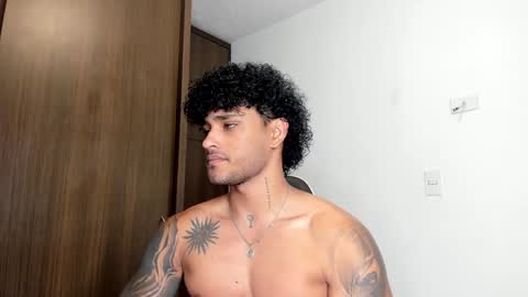 Snapshot of alessandro_vanni chatting on January 22, 11:32 pm Alessandro Vanni online show from January 22, 11:32 pm