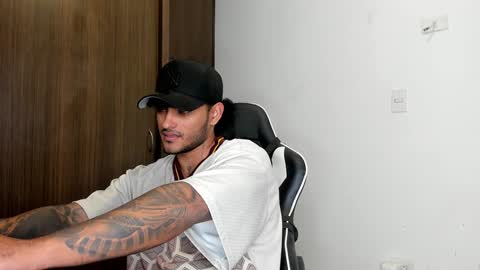 Snapshot of alessandro_vanni chatting on January 20, 1:28 am Alessandro Vanni online show from January 20, 1:28 am