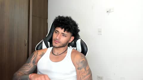 Snapshot of alessandro_vanni chatting on December 8, 5:44 pm Alessandro Vanni online show from December 8, 5:44 pm