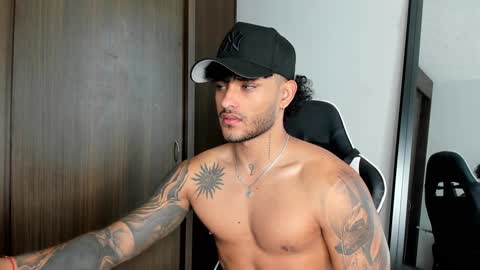 Snapshot of alessandro_vanni chatting on December 28, 3:59 pm Alessandro Vanni online show from December 28, 3:59 pm