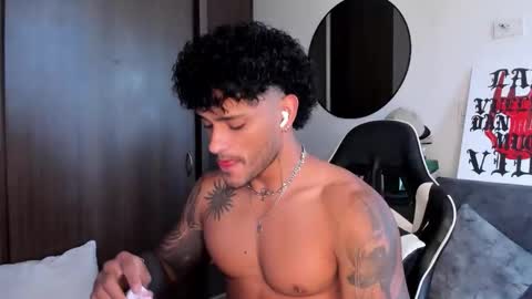 Snapshot of alessandro_vanni chatting on September 28, 12:36 pm Alessandro Vanni online show from September 28, 12:36 pm