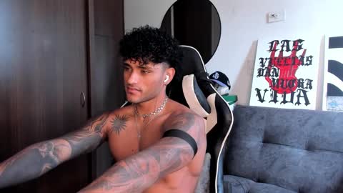 Snapshot of alessandro_vanni chatting on October 7, 1:04 pm Alessandro Vanni online show from October 7, 1:04 pm
