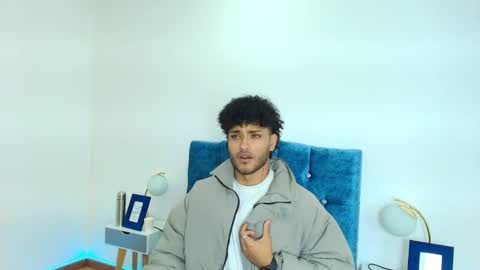 Snapshot of alessandro_vanni chatting on December 5, 11:49 am Alessandro Vanni online show from December 5, 11:49 am