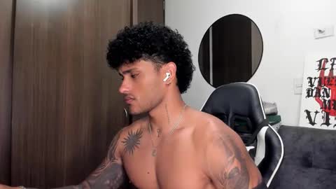 Snapshot of alessandro_vanni chatting on September 22, 1:27 am Alessandro Vanni online show from September 22, 1:27 am