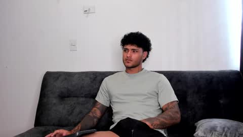 Snapshot of alessandro_vanni chatting on February 17, 12:48 pm Alessandro Vanni online show from February 17, 12:48 pm