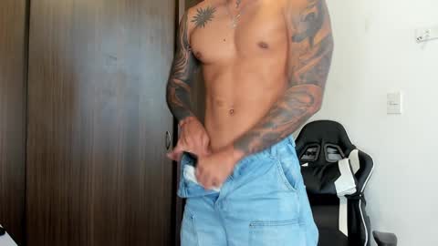 Snapshot of alessandro_vanni chatting on February 2, 7:46 pm Alessandro Vanni online show from February 2, 7:46 pm