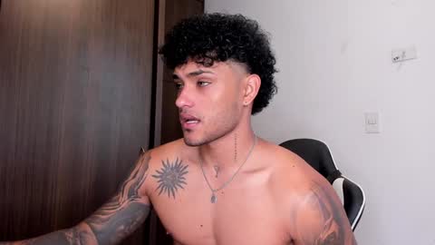 Snapshot of alessandro_vanni chatting on January 27, 2:02 pm Alessandro Vanni online show from January 27, 2:02 pm