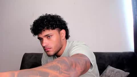 Snapshot of alessandro_vanni chatting on February 18, 12:39 pm Alessandro Vanni online show from February 18, 12:39 pm