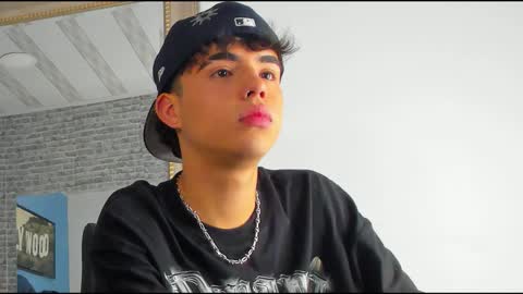 Snapshot of alex__fire_ chatting on October 14, 1:40 pm alex online show from October 14, 1:40 pm