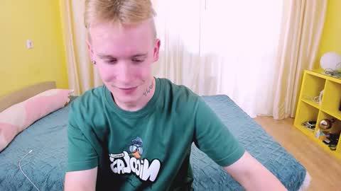 Snapshot of alex__sweet chatting on September 19, 11:32 am your Alex online show from September 19, 11:32 am