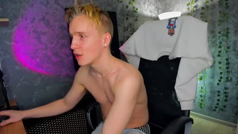 Snapshot of alex__sweet chatting on January 24, 8:55 am your Alex online show from January 24, 8:55 am