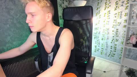 Snapshot of alex__sweet chatting on December 22, 10:17 am your Alex online show from December 22, 10:17 am