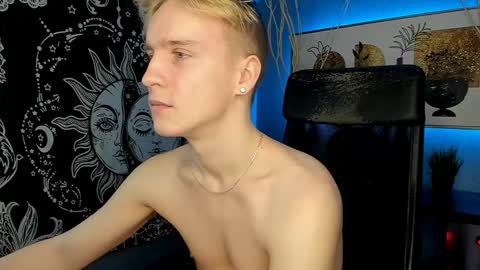 Snapshot of alex__sweet chatting on December 18, 7:58 am your Alex online show from December 18, 7:58 am