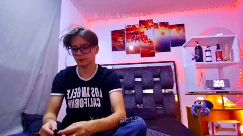 sneider online show from May 25, 4:51 am