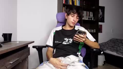 alex_connorr online show from November 2, 10:58 pm