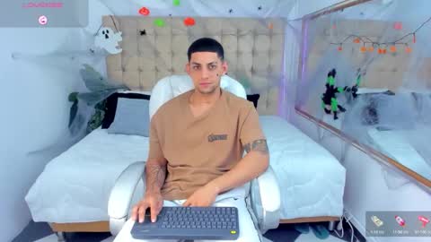 Snapshot of alex_cute77 chatting on October 10, 1:27 pm alex online show from October 10, 1:27 pm