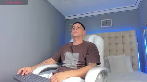 Snapshot of alex_cute77 chatting on September 24, 12:25 pm alex online show from September 24, 12:25 pm