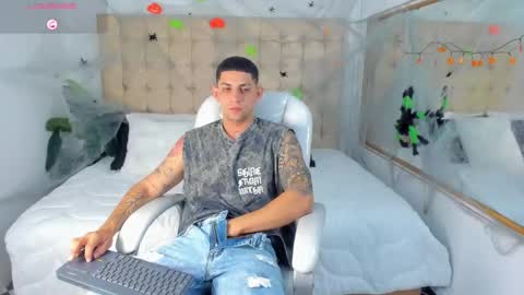 Snapshot of alex_cute77 chatting on October 7, 12:31 pm alex online show from October 7, 12:31 pm