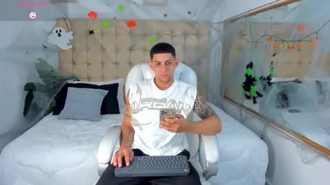 Snapshot of alex_cute77 chatting on October 8, 1:15 pm alex online show from October 8, 1:15 pm