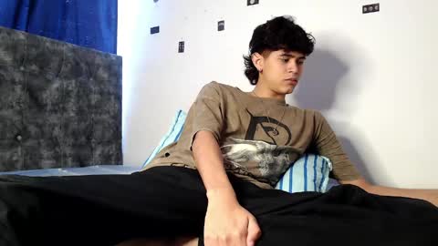 alex_mark_ online show from April 28, 5:28 pm