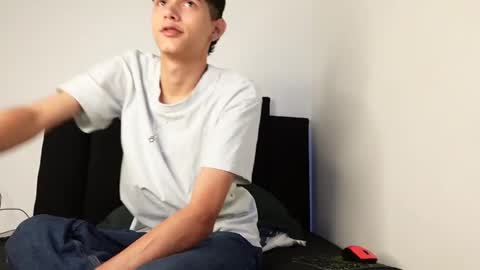 Snapshot of alex_mark_ chatting on October 8, 5:50 pm alex_mark_ online show from October 8, 5:50 pm