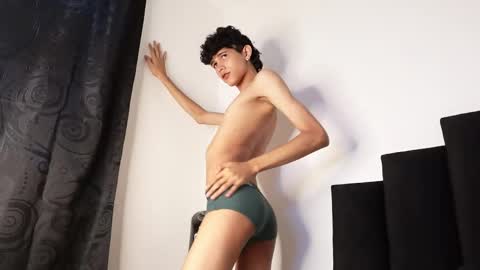 Snapshot of alex_mark_ chatting on September 18, 7:38 pm alex_mark_ online show from September 18, 7:38 pm