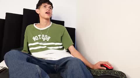 Snapshot of alex_mark_ chatting on October 7, 1:48 pm alex_mark_ online show from October 7, 1:48 pm