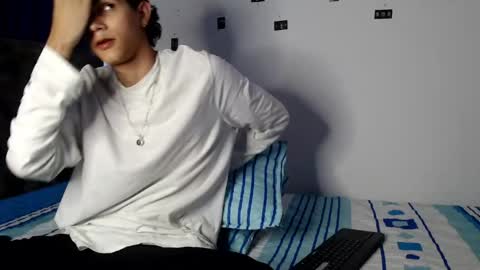 alex_mark_ online show from March 30, 8:10 pm