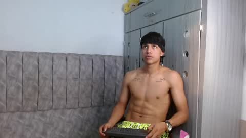 alex online show from April 18, 10:53 pm