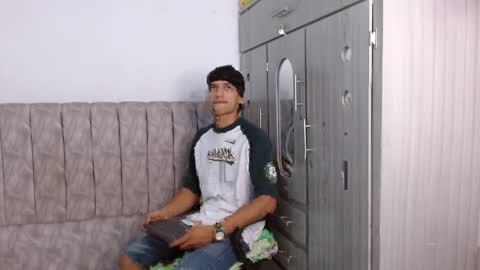 alex online show from April 10, 10:39 pm