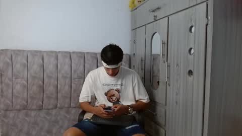 alex online show from April 17, 9:06 pm