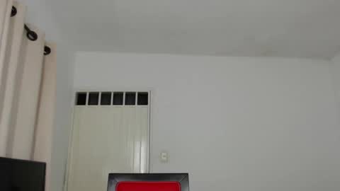 Snapshot of alex_mojica chatting on October 8, 6:07 am alex_mojica online show from October 8, 6:07 am