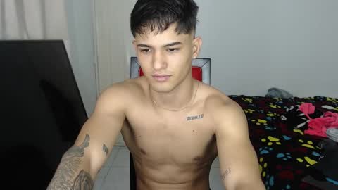 Snapshot of alex_mojica chatting on September 27, 7:39 am alex_mojica online show from September 27, 7:39 am