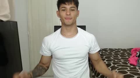 Snapshot of alex_mojica chatting on October 11, 6:50 am alex_mojica online show from October 11, 6:50 am