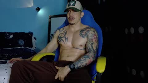 alex_sthorm online show from May 17, 4:42 am