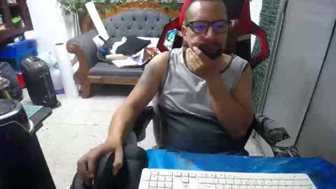 Snapshot of alexamdergal chatting on December 19, 10:21 pm Alexamdergal online show from December 19, 10:21 pm