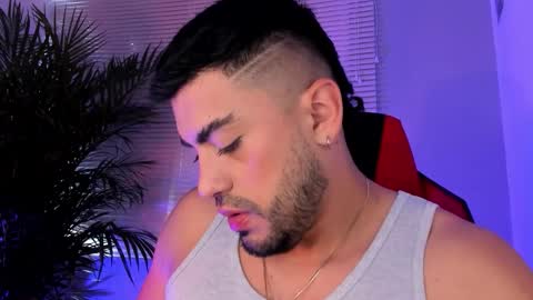 Snapshot of alexander_diiaz chatting on September 16, 12:50 pm Alexander Diaz online show from September 16, 12:50 pm