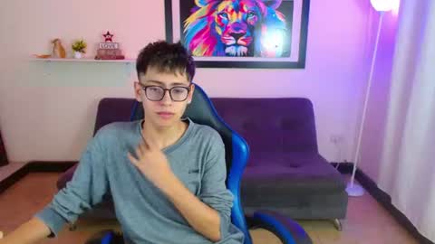 alex online show from June 11, 6:06 pm