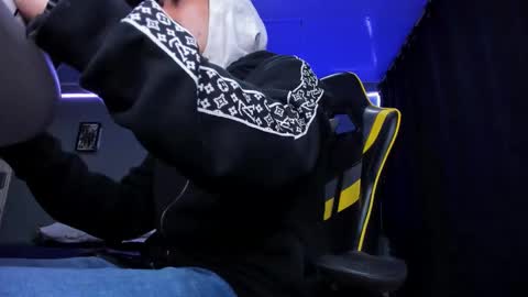 Snapshot of alexgiraldo__ chatting on October 16, 10:56 am alexgiraldo__ online show from October 16, 10:56 am