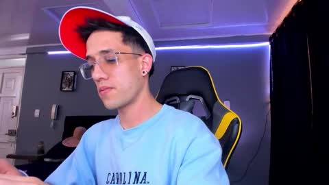 Snapshot of alexgiraldo__ chatting on October 1, 4:22 pm alexgiraldo__ online show from October 1, 4:22 pm